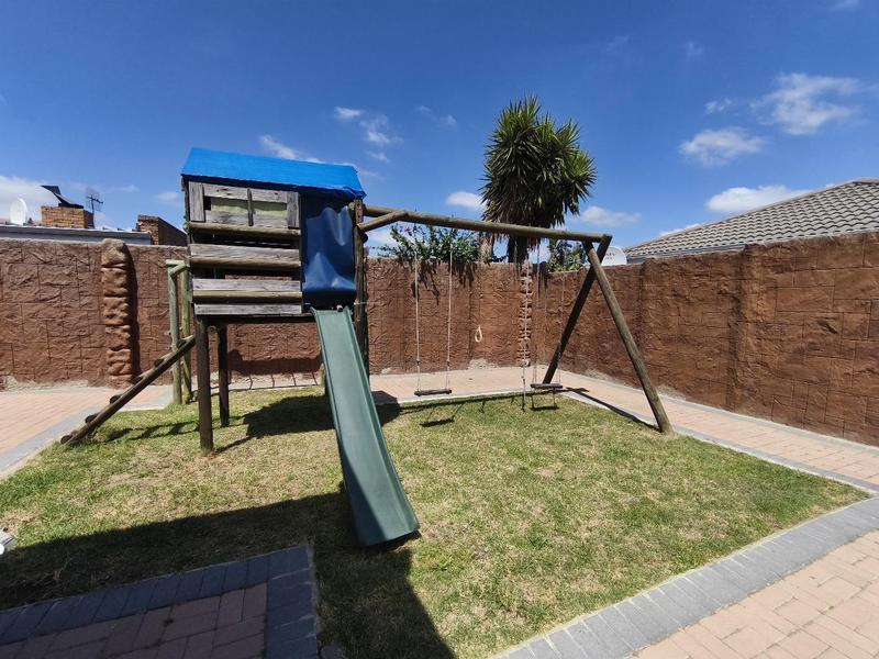 4 Bedroom Property for Sale in Protea Heights Western Cape